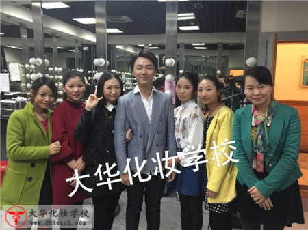 大華化妝師與演員合照